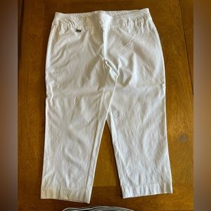White Womens Crop Pant by Premise. Size 1X